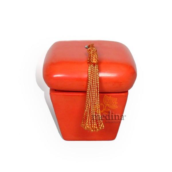 Boite hexaedre tadelakt orange et son pompon de soie