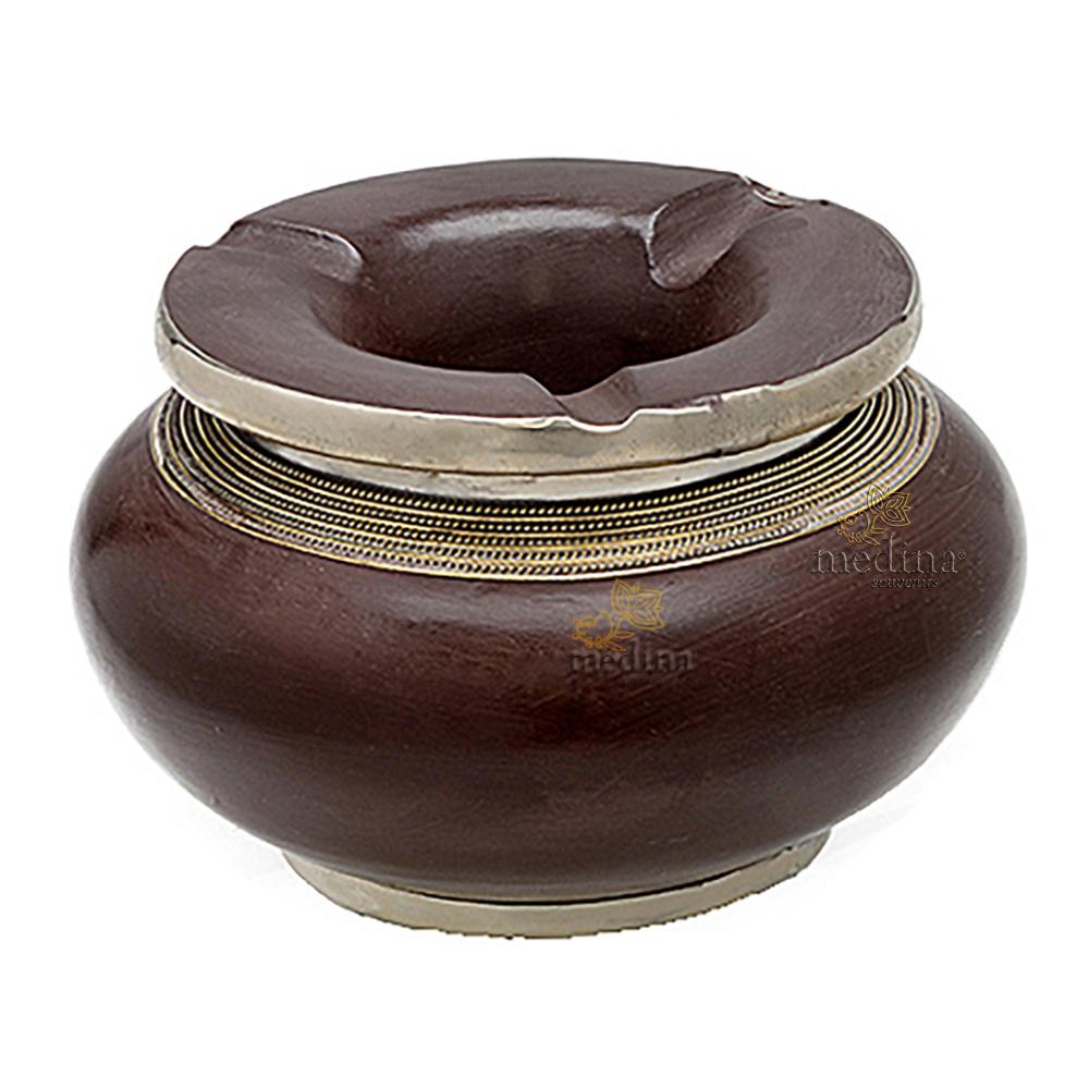 Cendrier marocain tadelakt design chocolat, cendrier fait main incrusté et cerclé de métal poli et metal brossé torsadé