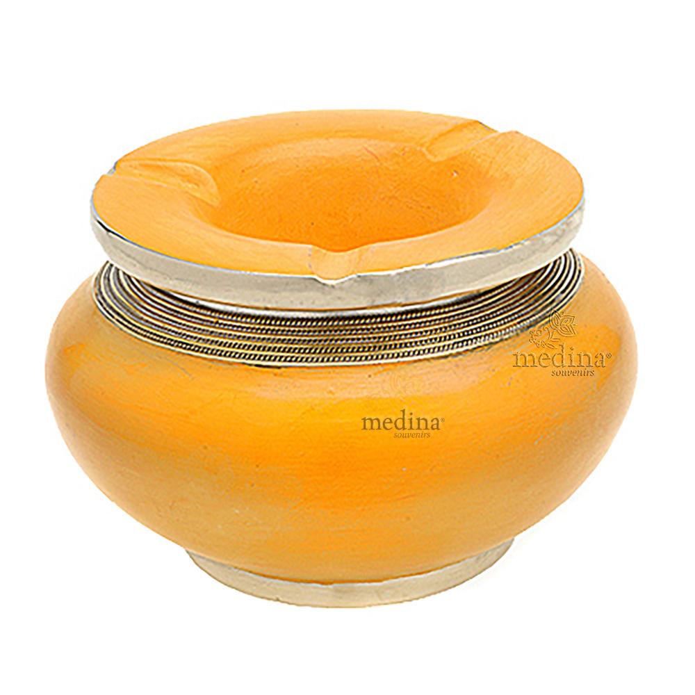 Cendrier marocain tadelakt design jaune, cendrier fait main incrusté et cerclé de métal poli inoxydable et metal brossé torsadé