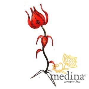Lampe fleur en fer forgé et peau rouge