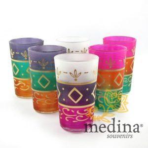 Verres a thé sablés et leur etuis de maillechort uni