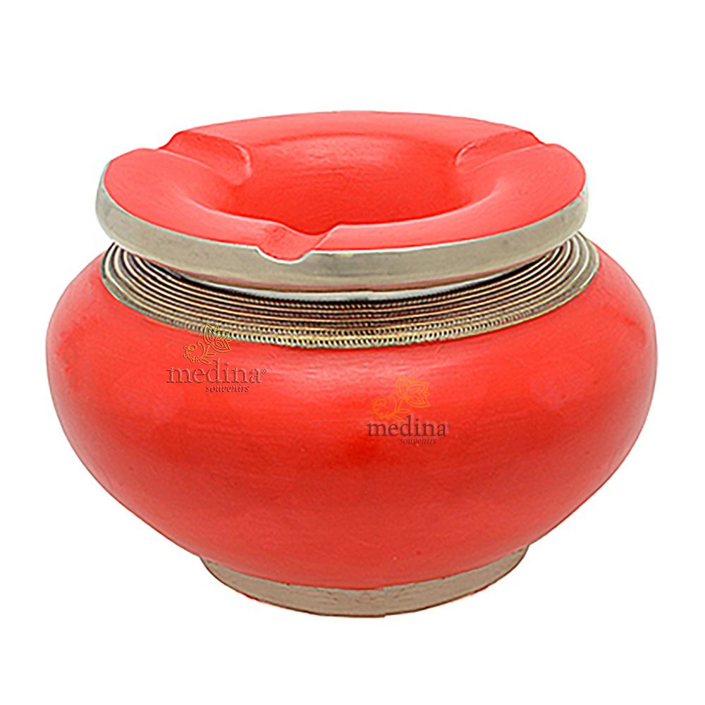 Cendrier marocain tadelakt design rouge, cendrier fait main incrusté et cerclé de métal poli inoxydable et metal brossé torsadé