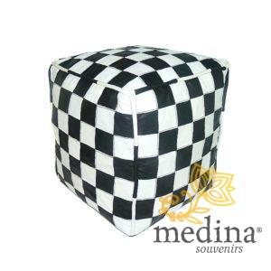Pouf en cuir blanc et noir design carreaux