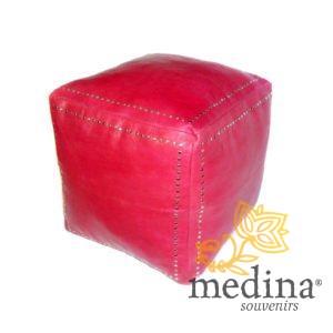 Pouf carré rouge en cuir boutons argent
