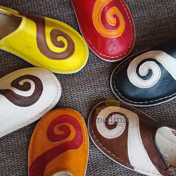 Babouche berbere design spirale Rose et Blanc_ chaussons ou pantoufles robustes et colorés au design atypique