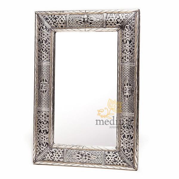 Grand miroir rectangulaire en metal décoré, miroir fait main