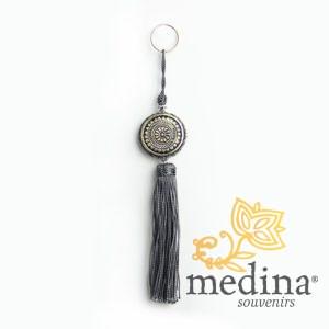 Porte cles Shems, porte cle en métal gravé et pompon en soie Gris