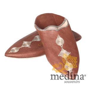 Babouche Mouna marron babouche luxe de Fez à bout pointu en cuir veritable et broderies de soie chaussons fait main