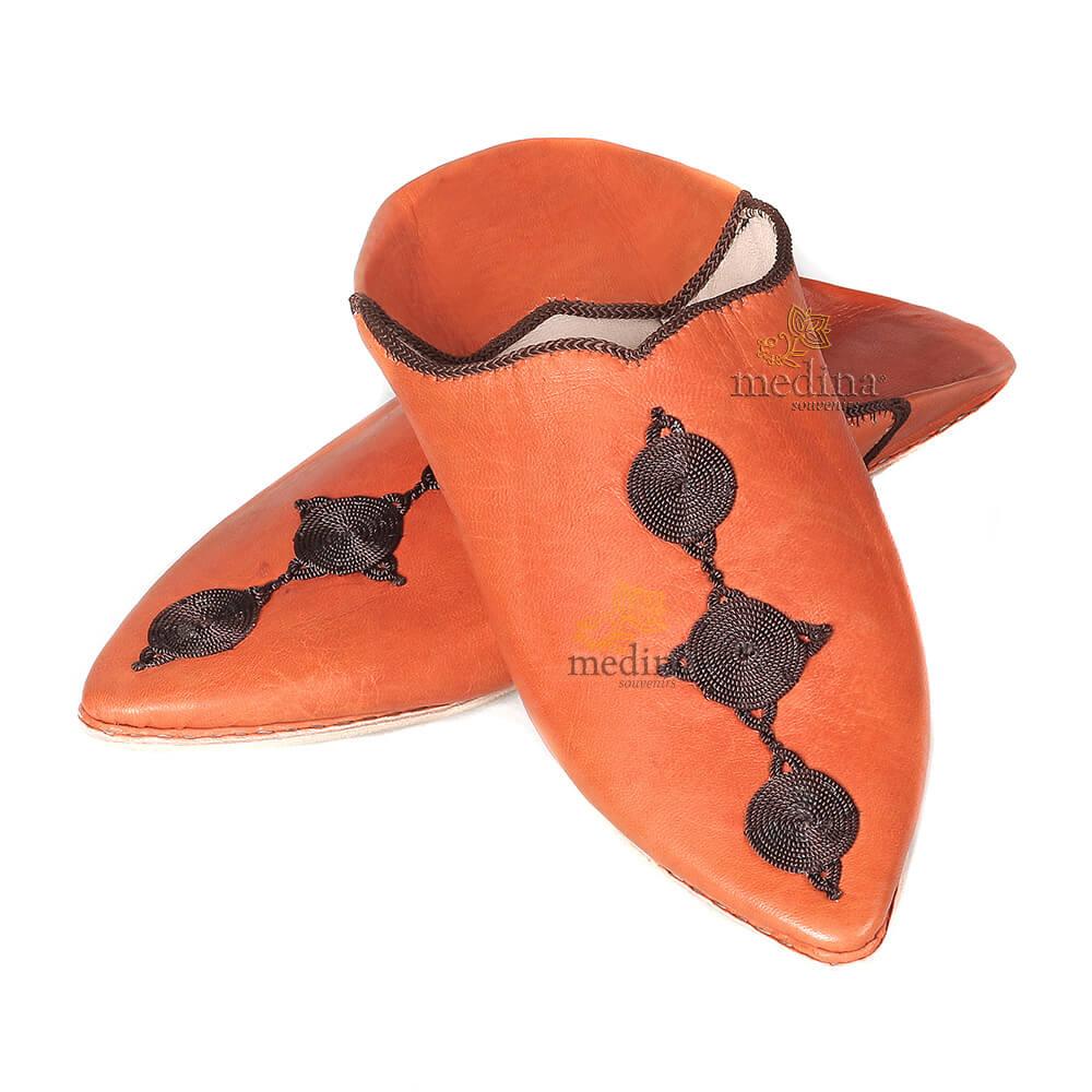 Babouche Mouna orange babouche luxe de Fez à bout pointu en cuir veritable et broderies de soie chaussons fait main