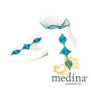 Babouche Mouna blanc babouche luxe de Fez à bout pointu en cuir veritable et broderies de soie chaussons fait main