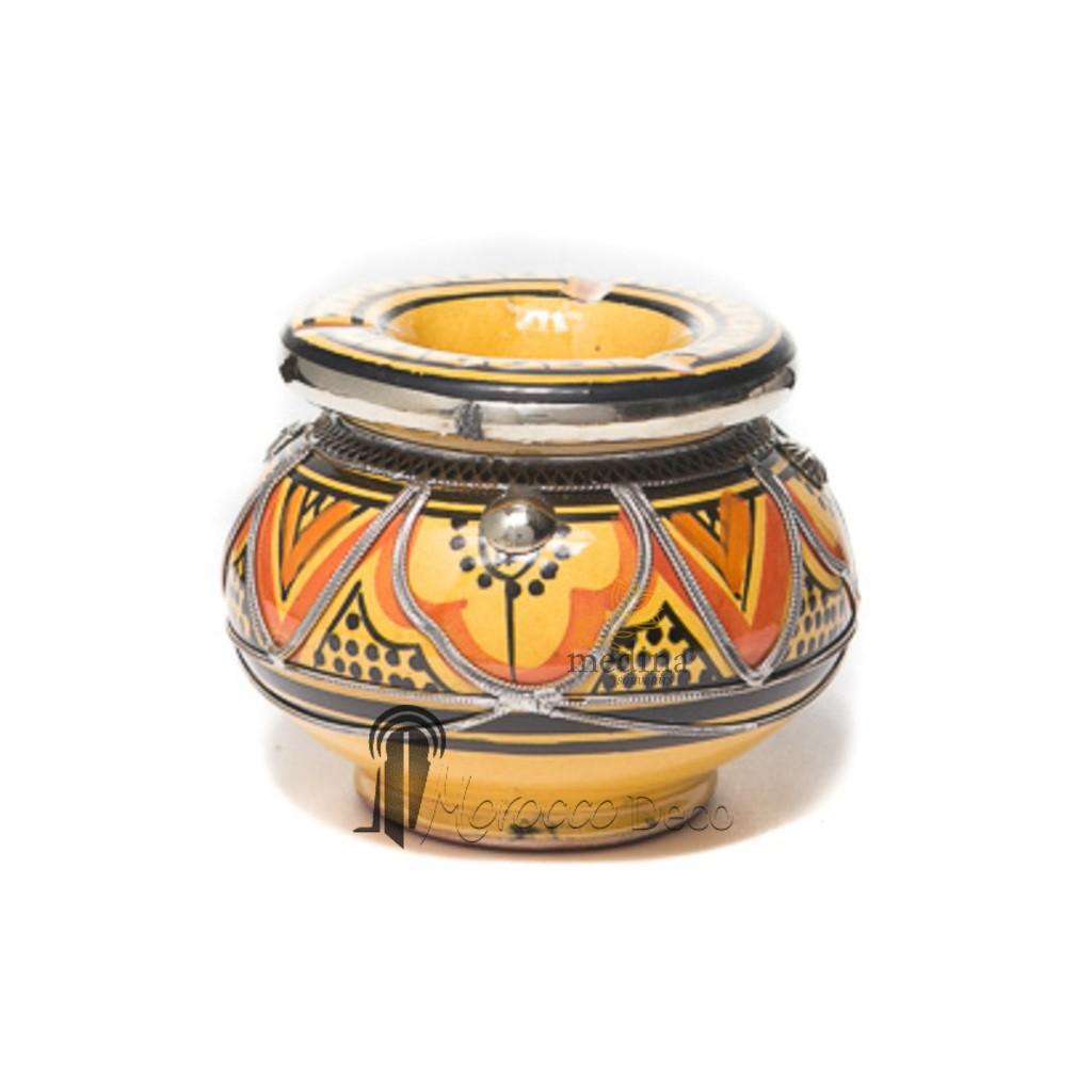 Cendrier marocain fait main jaune et orange, cerclé de métal poli et torsadé