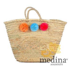 Panier marocain design avec poignées en corde tressée et pompons orange, turquoise et rouge