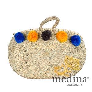 Panier marocain avec poignées fines en corde tressée et pompons bleu, orange et noir