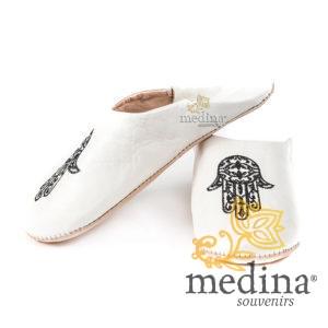 Babouche marocaine main de Fatima blanche