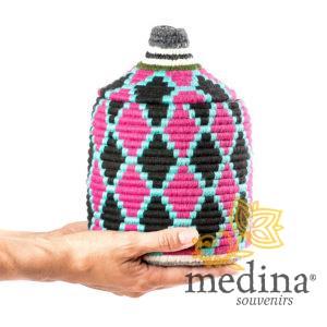 Boite vintage 22 cousue et tissée au fil de laine dans les tons noir, rose et turquoise