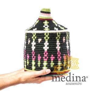 Boite vintage 31 cousue et tissée au fil de laine dans les tons noir, vert et rose