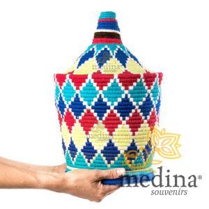 Grande boite vintage 44 cousue et tissée au fil de laine dans les tons bleu, rouge et jaune