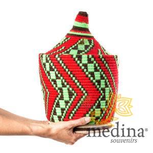 Grande boite vintage 47 cousue et tissée au fil de laine dans les tons rouge, marron et vert