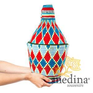 Grande boite vintage 41 cousue et tissée au fil de laine dans les tons rouge, bleu et bleu-ciel