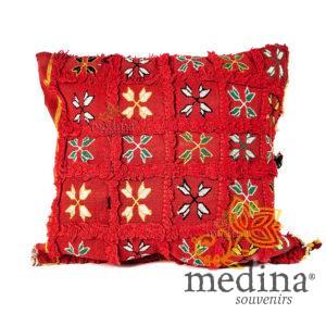 Coussin vintage carré rouge tissé à la main motifs brodés