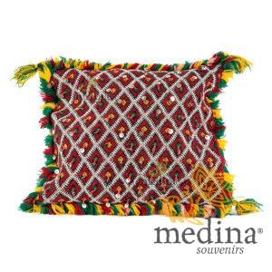 Coussin Kilim agrémenté de passementerie argentée, coussin vintage tissé à la main