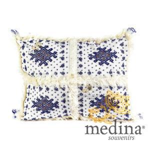 Coussin vintage berbere rectangulaire en laine vierge tissé main motifs bleus avec ses pompoms de laine assortis