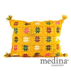 Coussin vintage rectangulaire jaune tissé et brodé main avec ses pompons