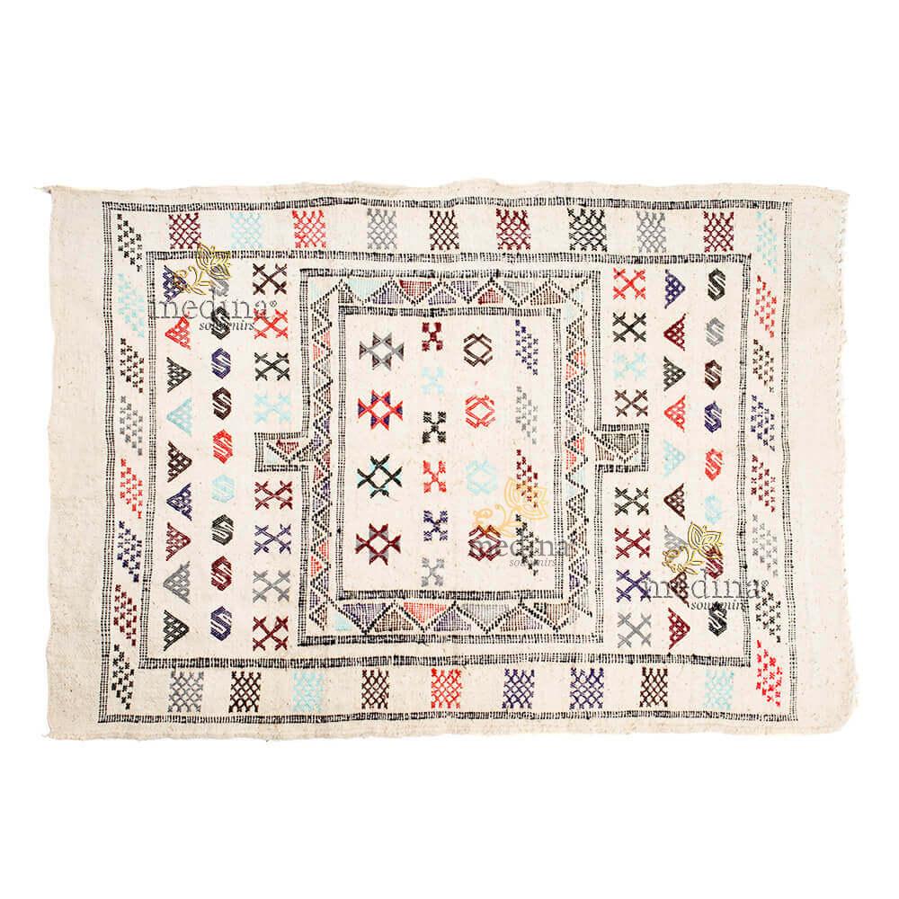 Tapis vintage fait main, tapis berbère aux motifs ethniques sur fond blanc