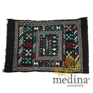 Tapis vintage fait main, tapis berbere aux motifs ethniques sur fond noir